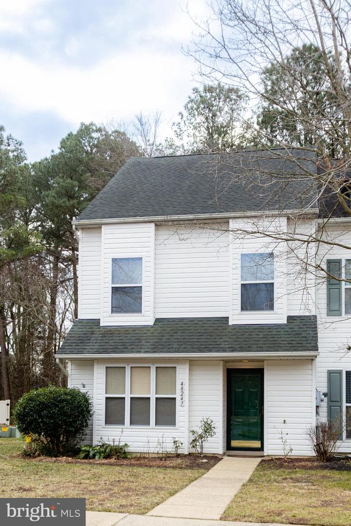 48247 Picketts Harbor Court photo 3