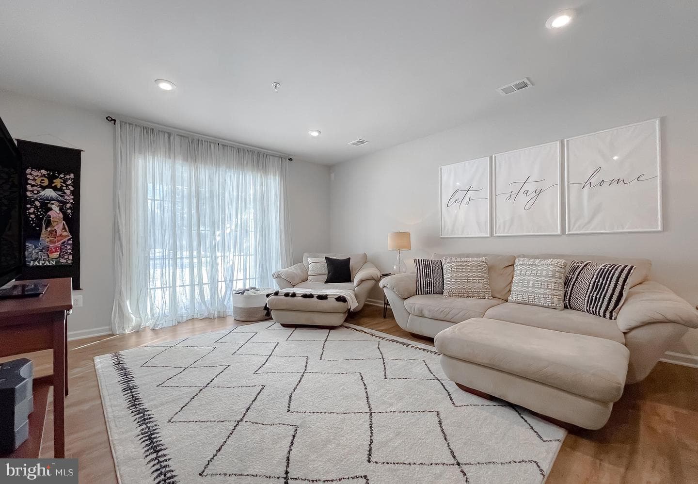 23084 Vanda Way photo 10