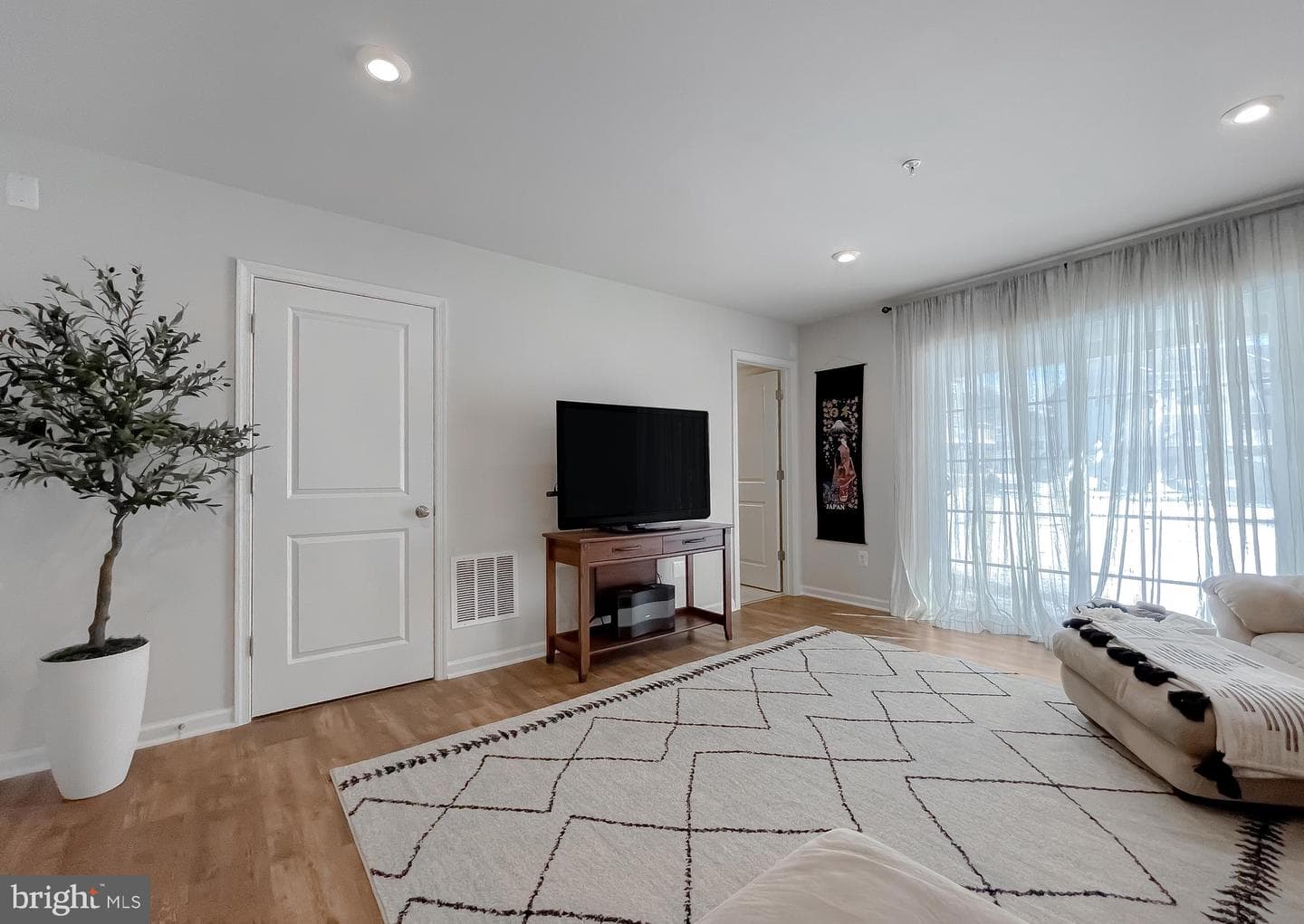 23084 Vanda Way photo 11