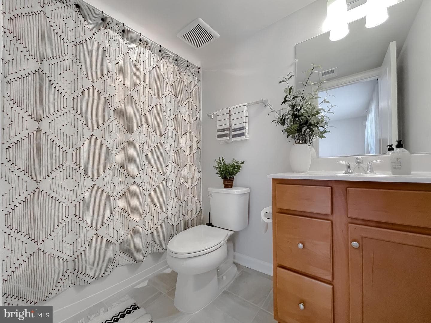 23084 Vanda Way photo 13
