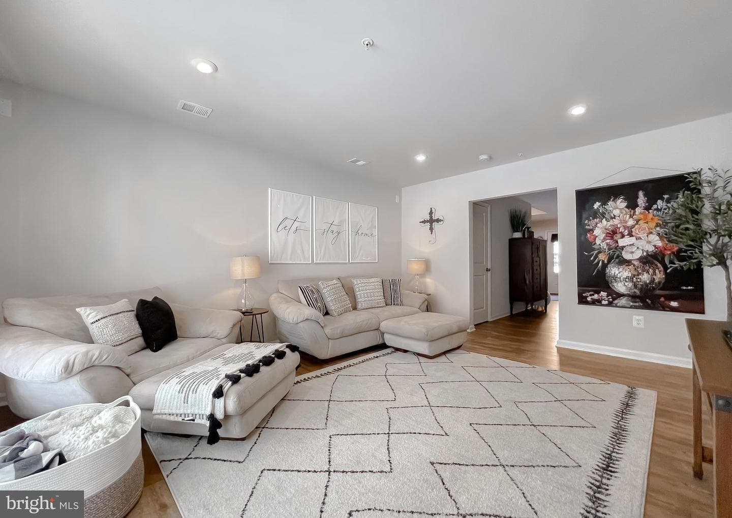 23084 Vanda Way photo 4
