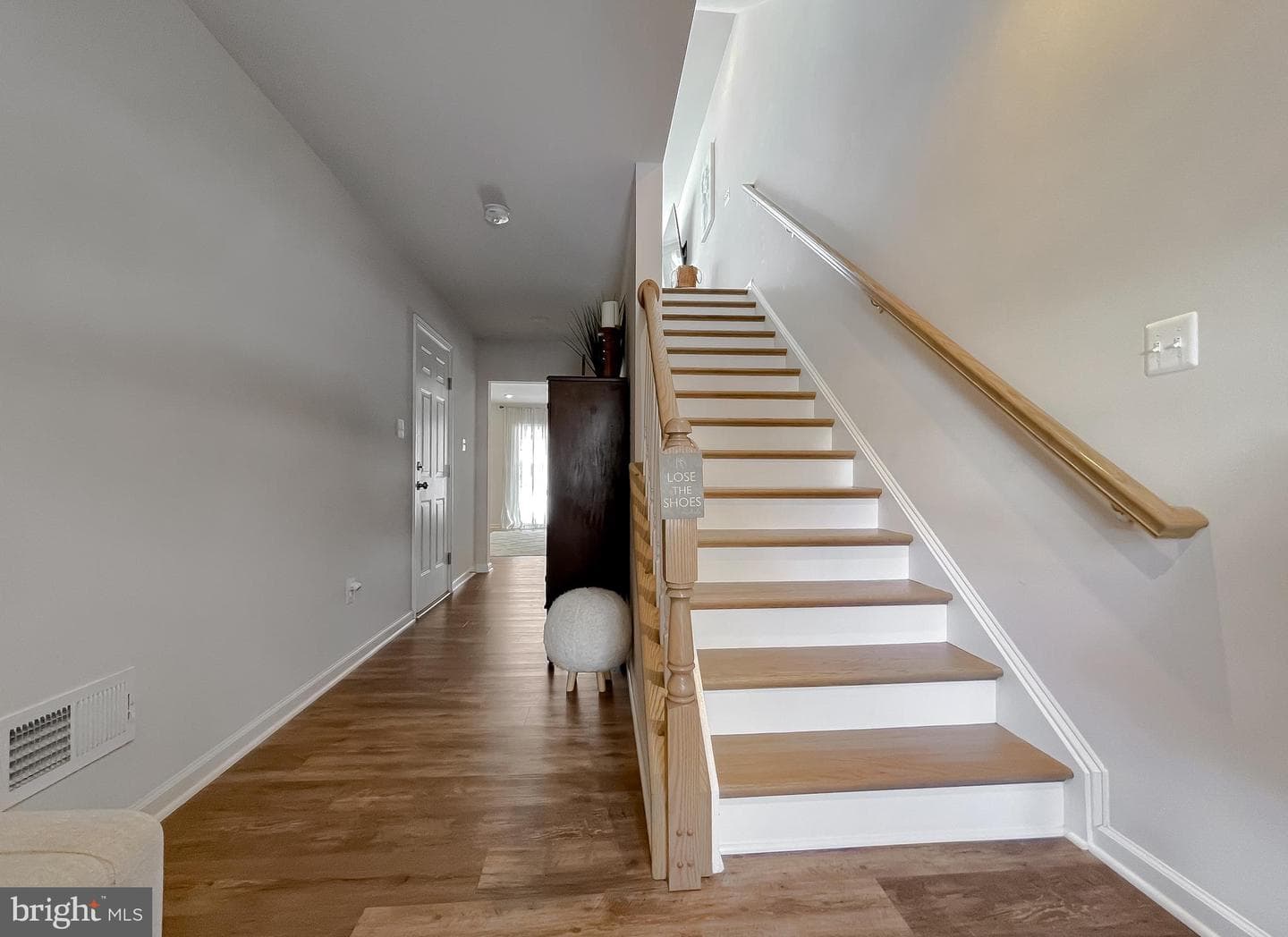23084 Vanda Way photo 9