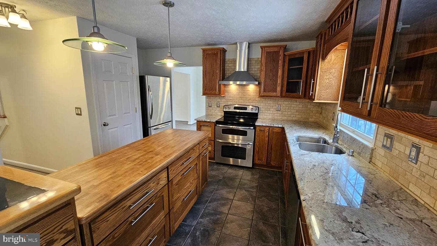 23188 Cherry Hill Court photo 11