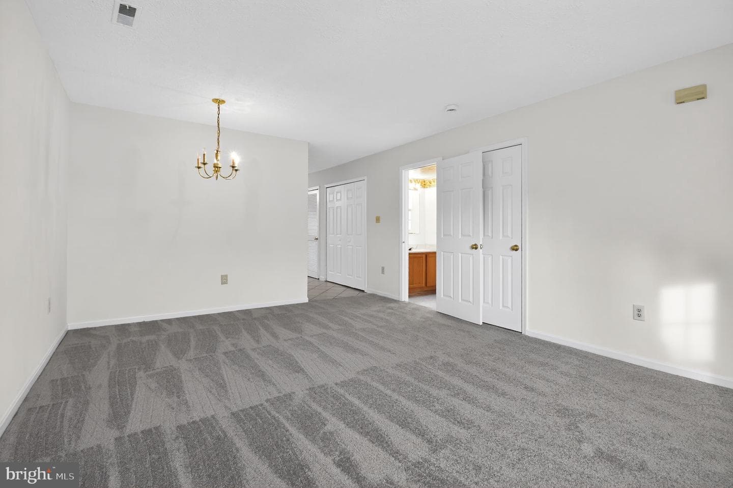 22045 Saint Gabriels Circle photo 10
