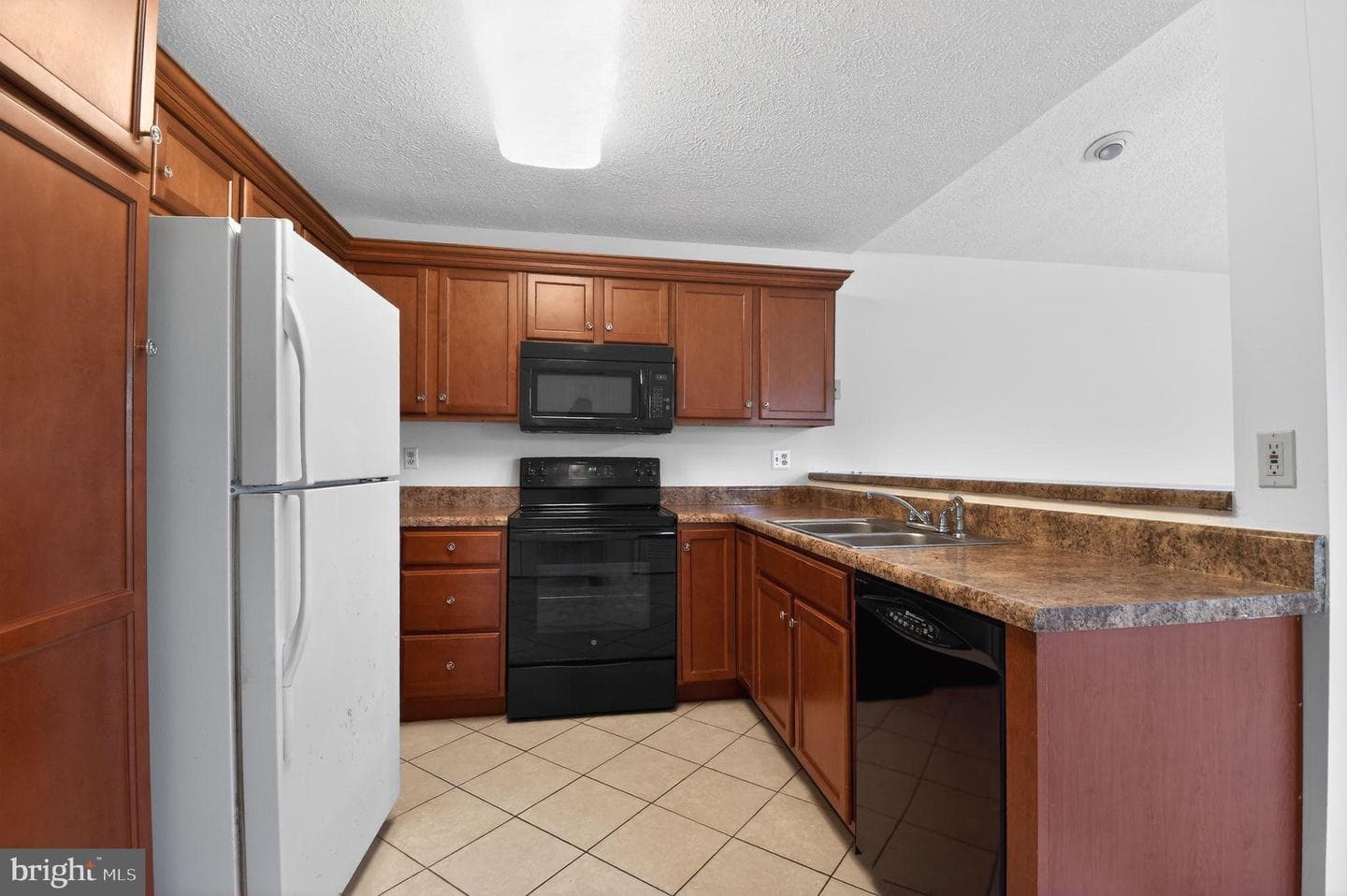 22045 Saint Gabriels Circle photo 11