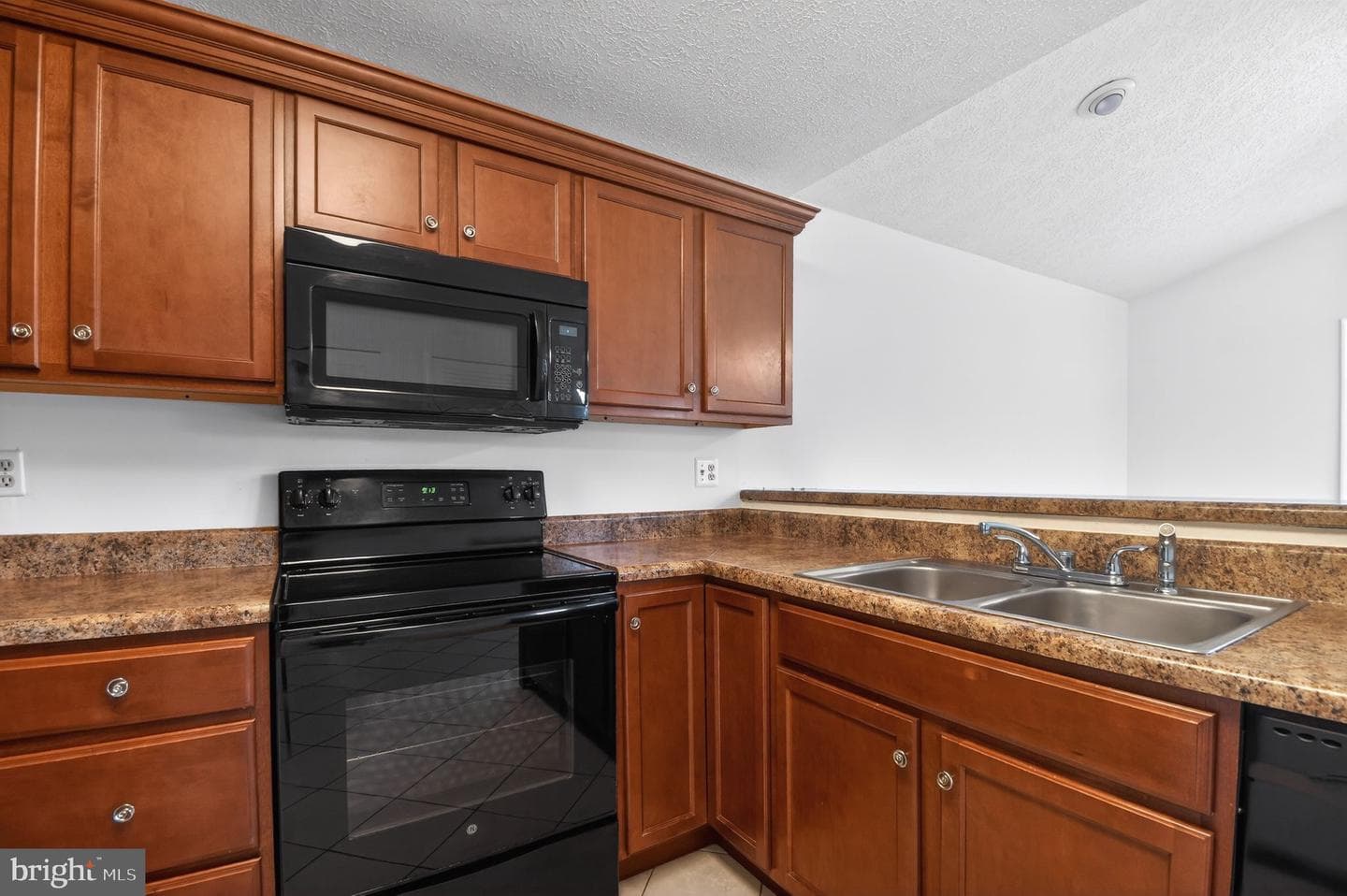 22045 Saint Gabriels Circle photo 3
