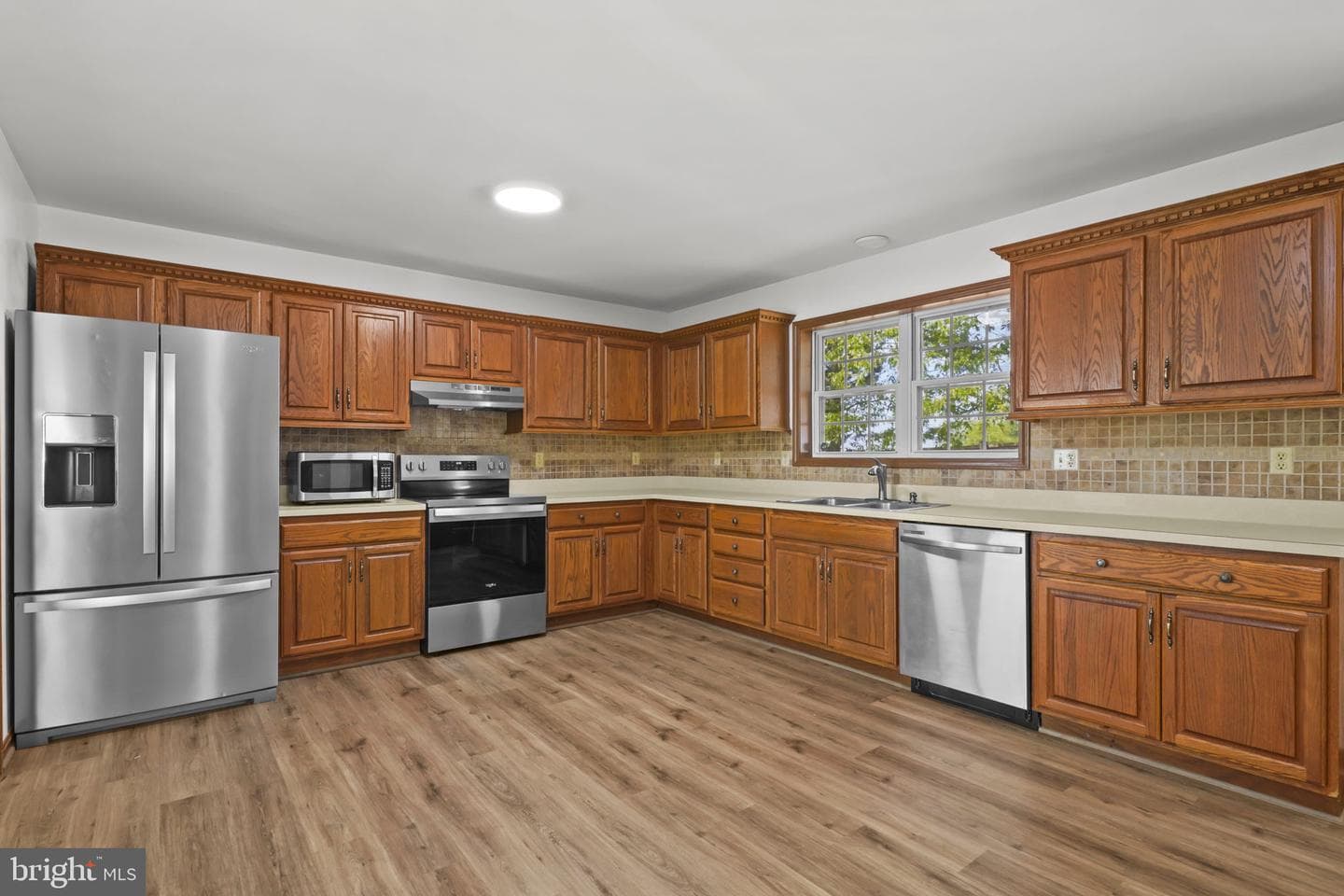 23260 Hilltop Drive photo 8
