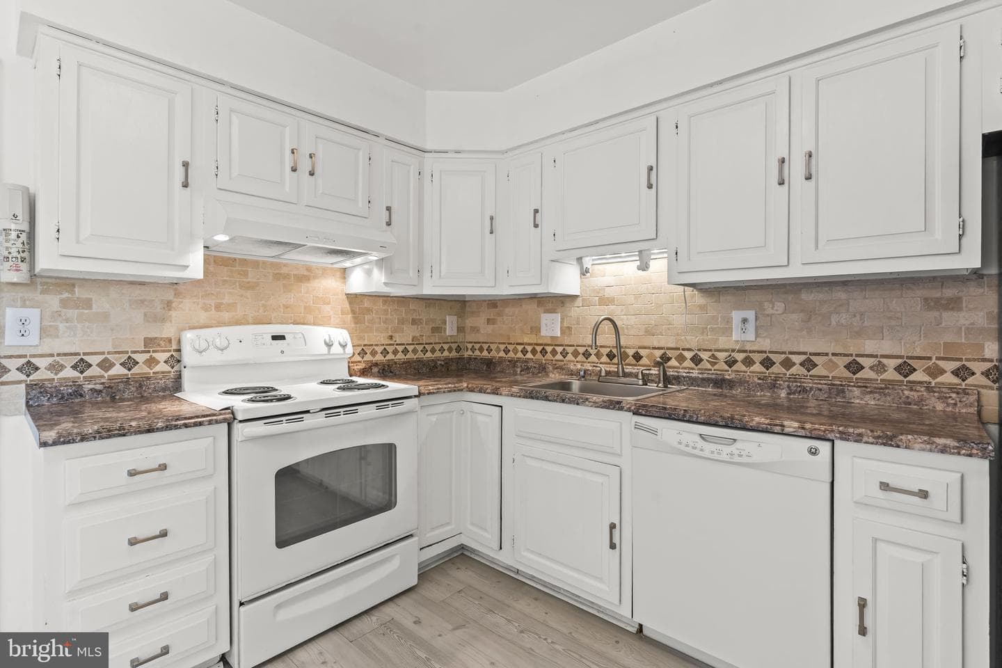 22424 Greenview Court photo 8