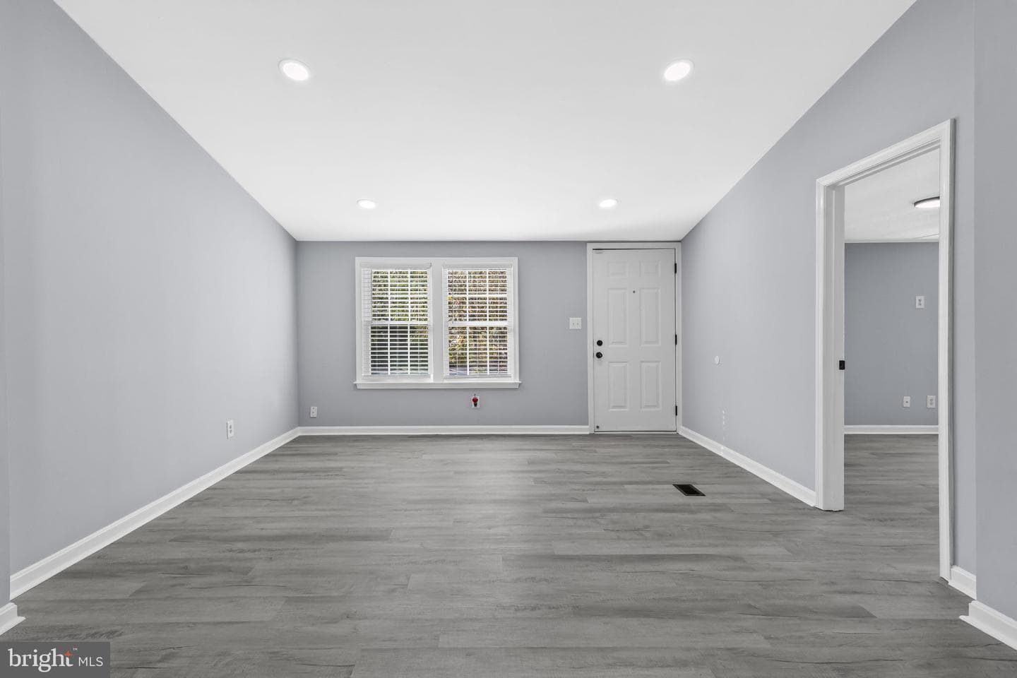 21488 Forest Run Drive photo 4