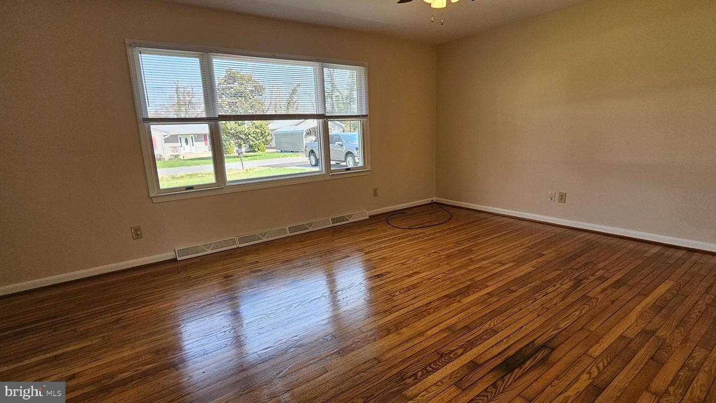 45031 Irvin Street photo 14