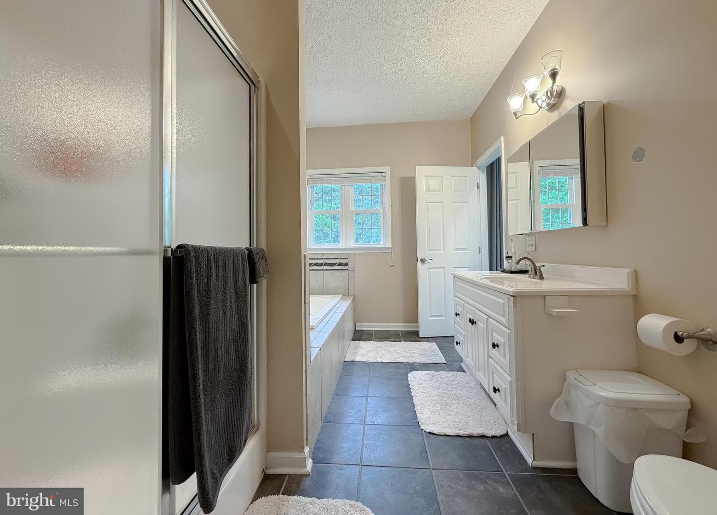 21045 Oakland Hall Road photo 32