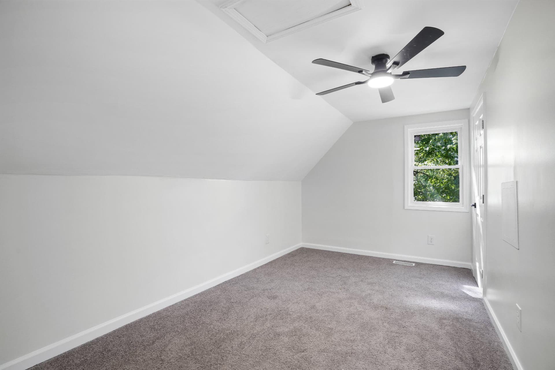 26175 Independence Drive photo 16