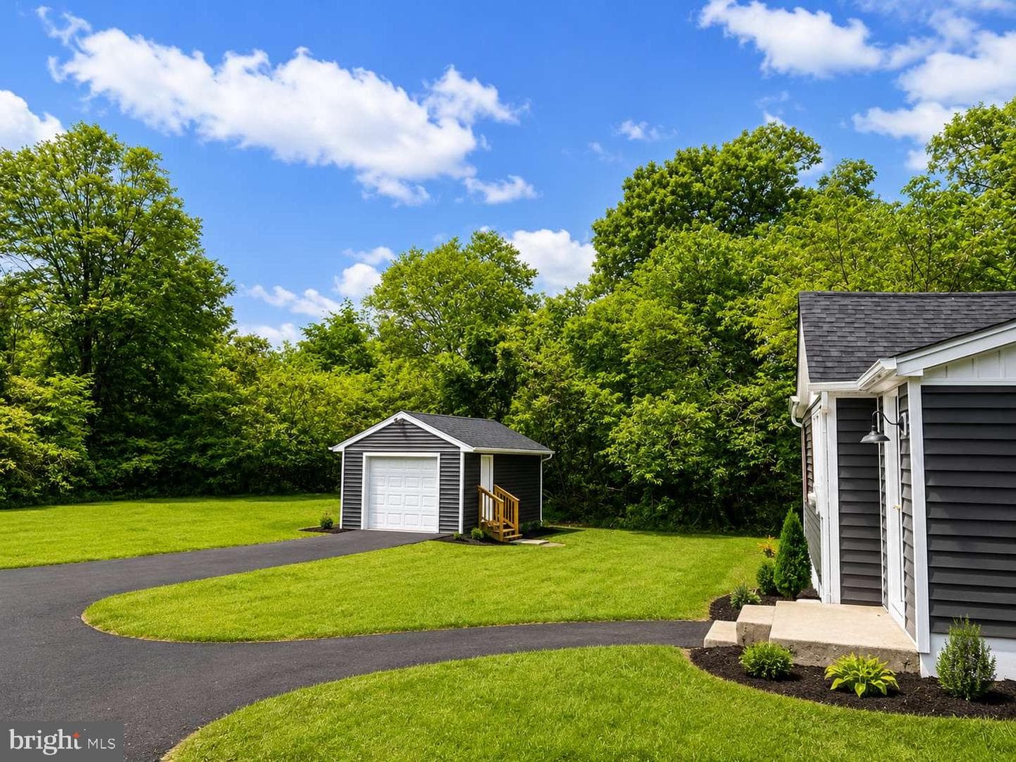 25263 Sotterley Rd photo 4