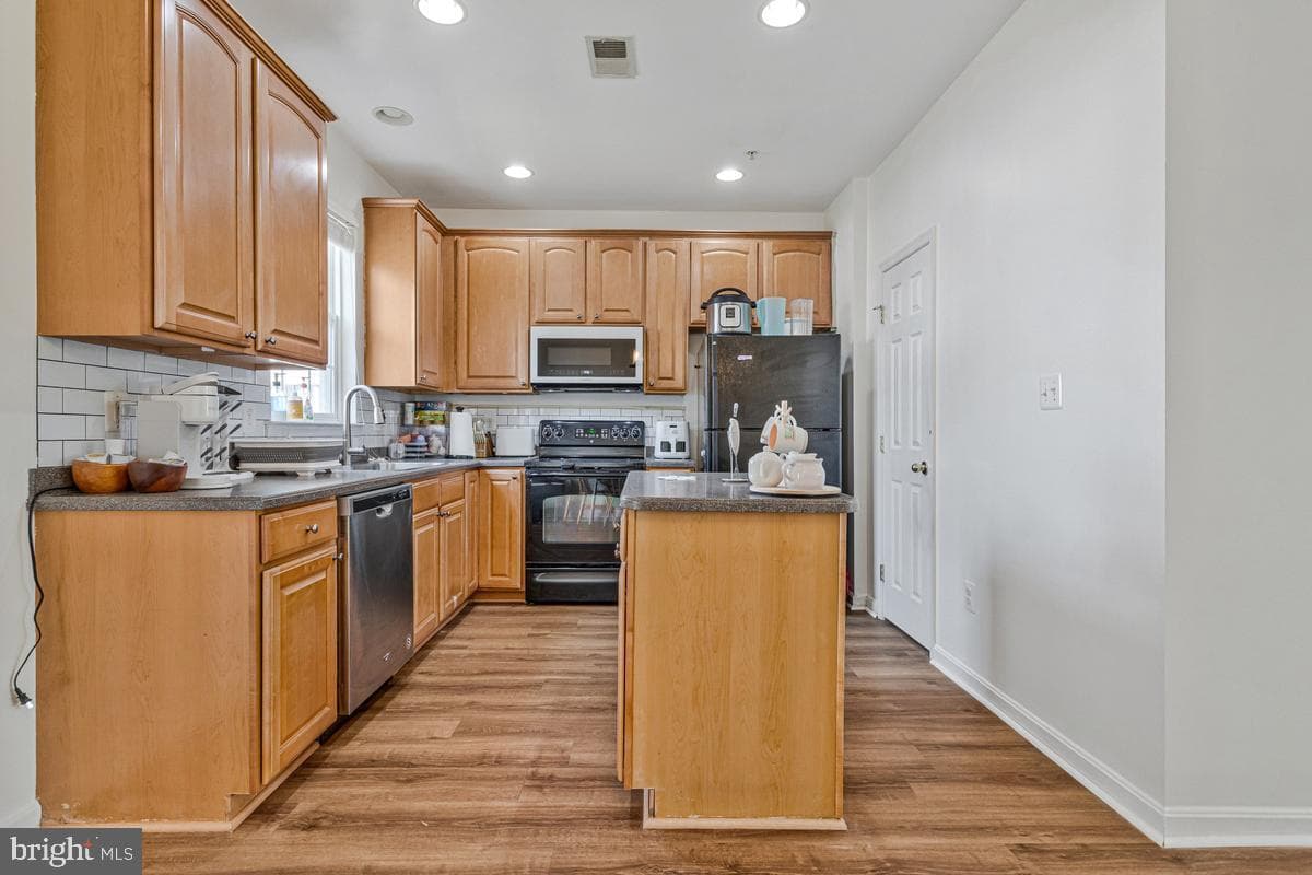 46068 W Westbury Boulevard photo 13