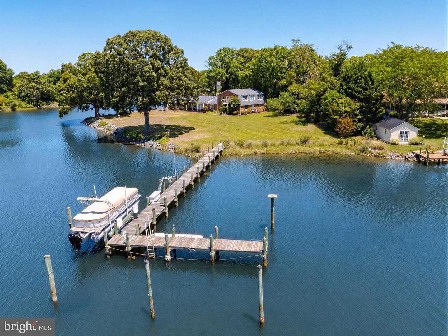 20535 Golden Thompson Road, Avenue