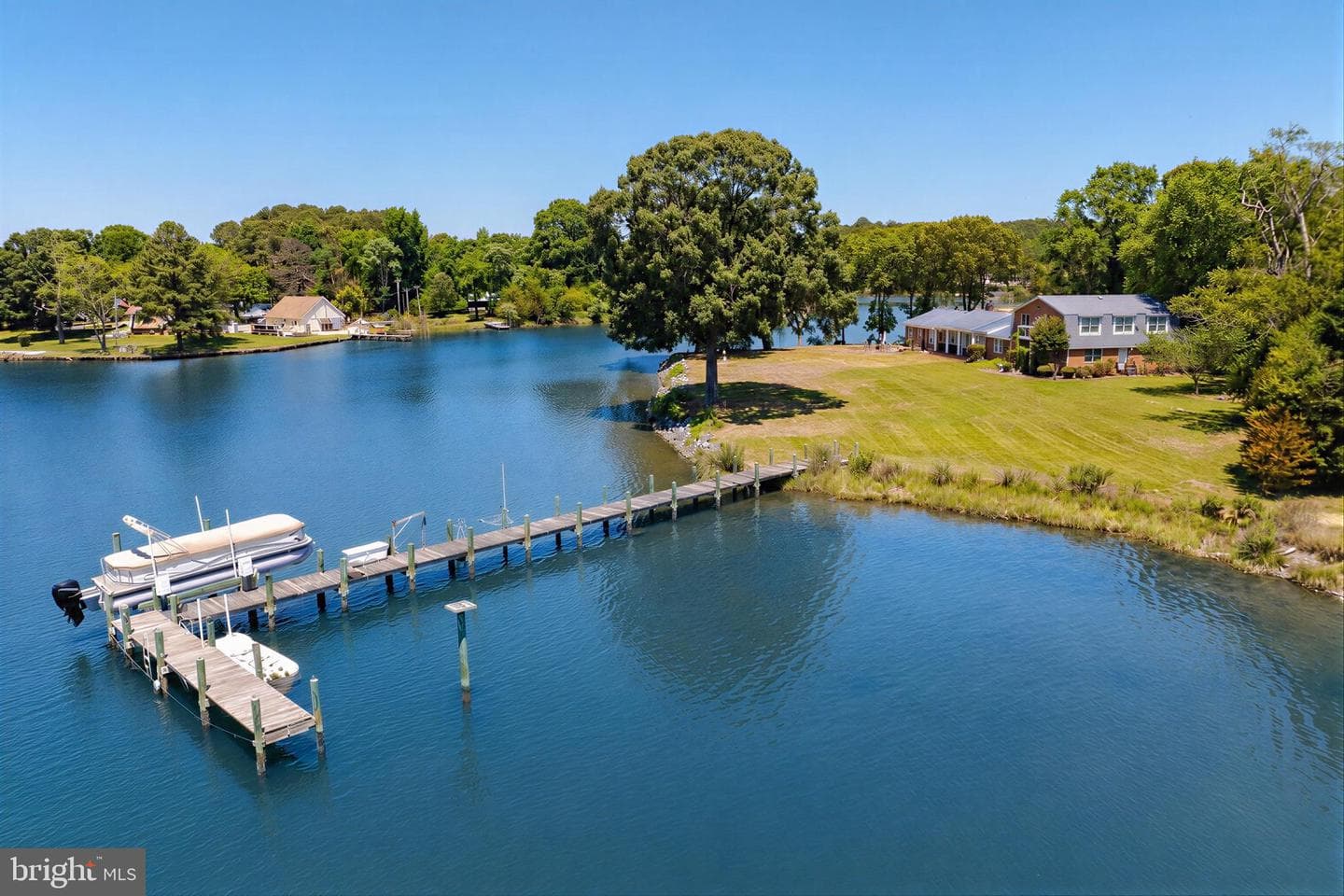 20535 Golden Thompson Road, Avenue