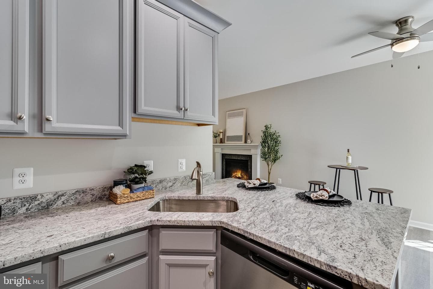 21183 Abell Road photo 11