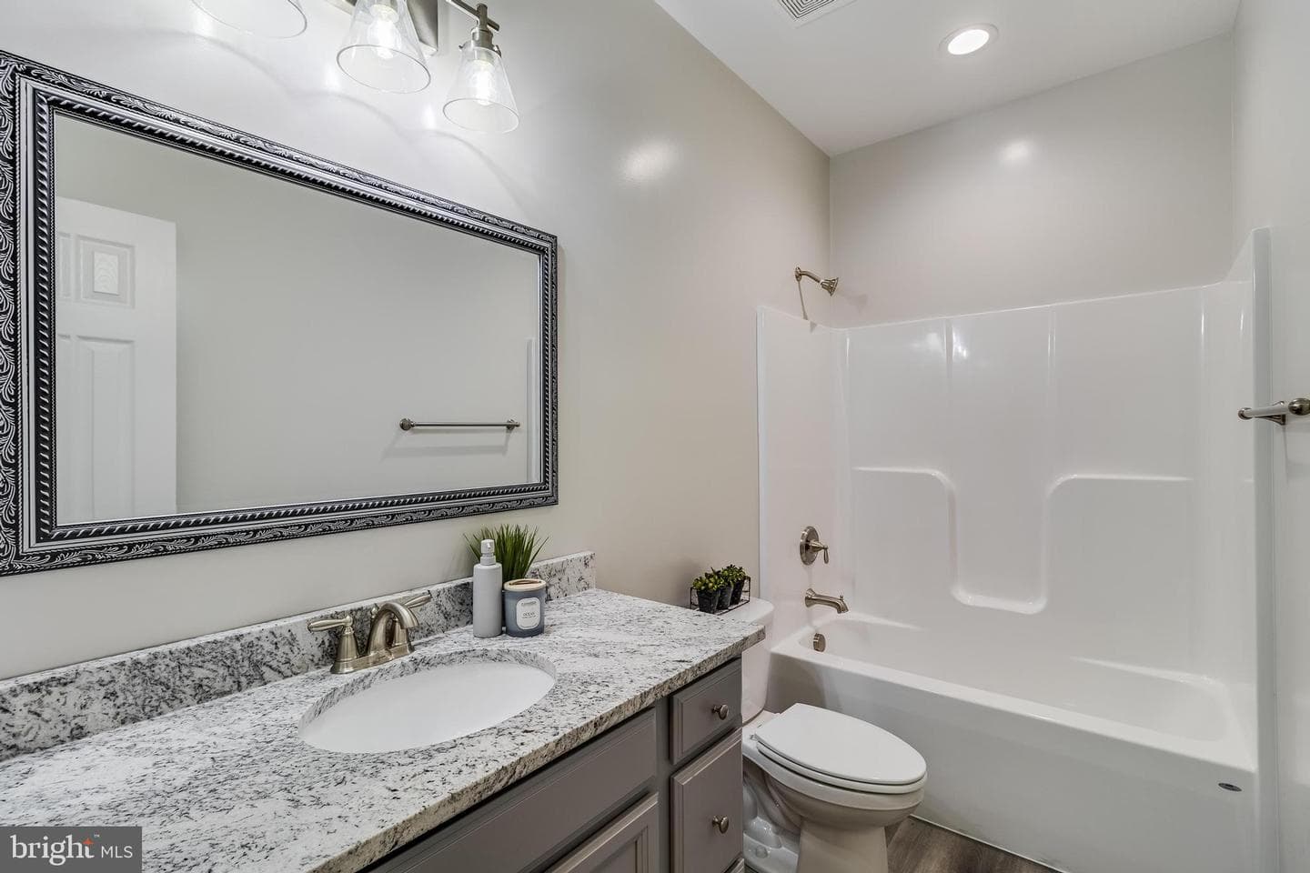 21183 Abell Road photo 19
