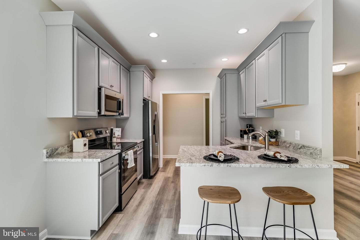21183 Abell Road photo 28