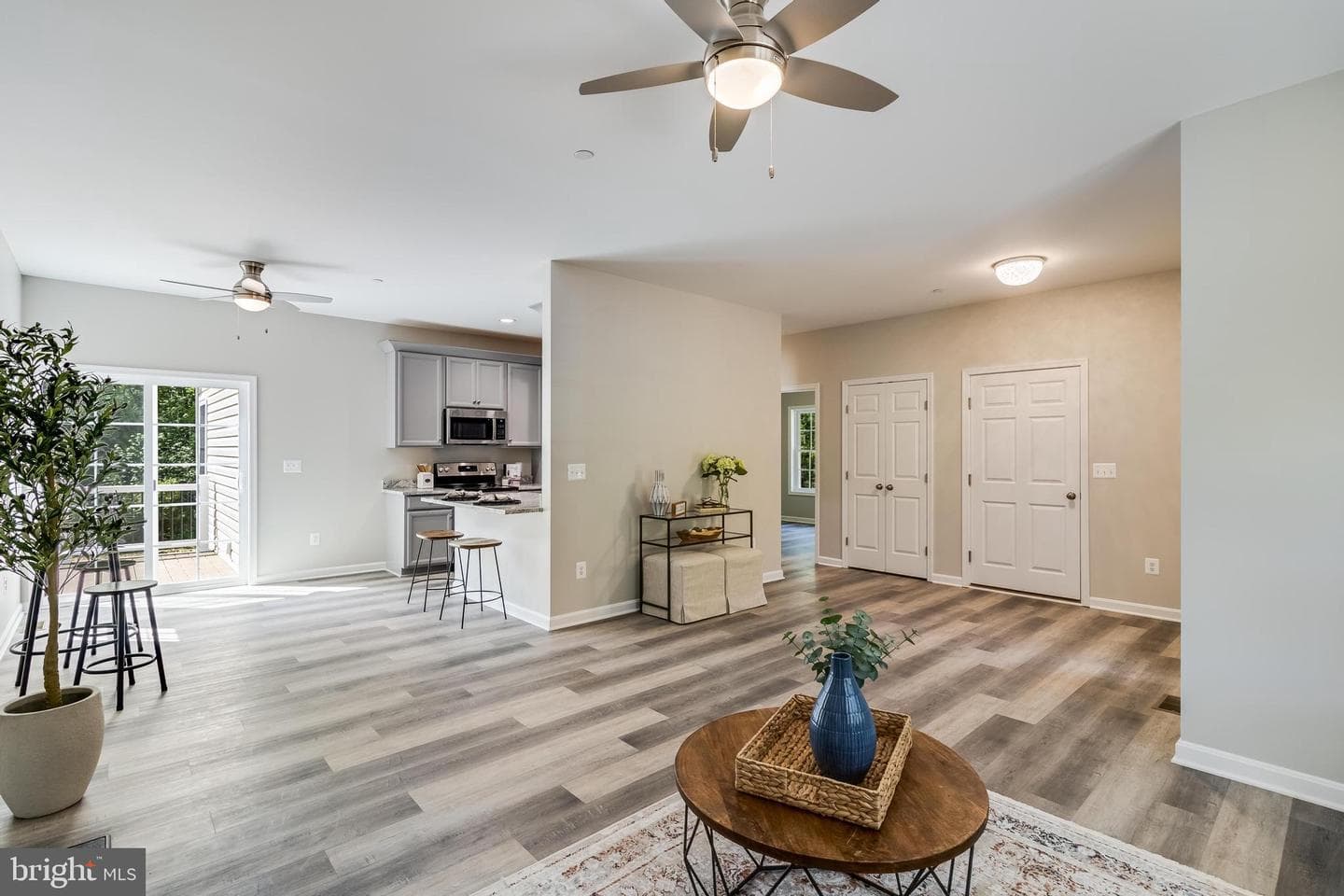 21183 Abell Road photo 5