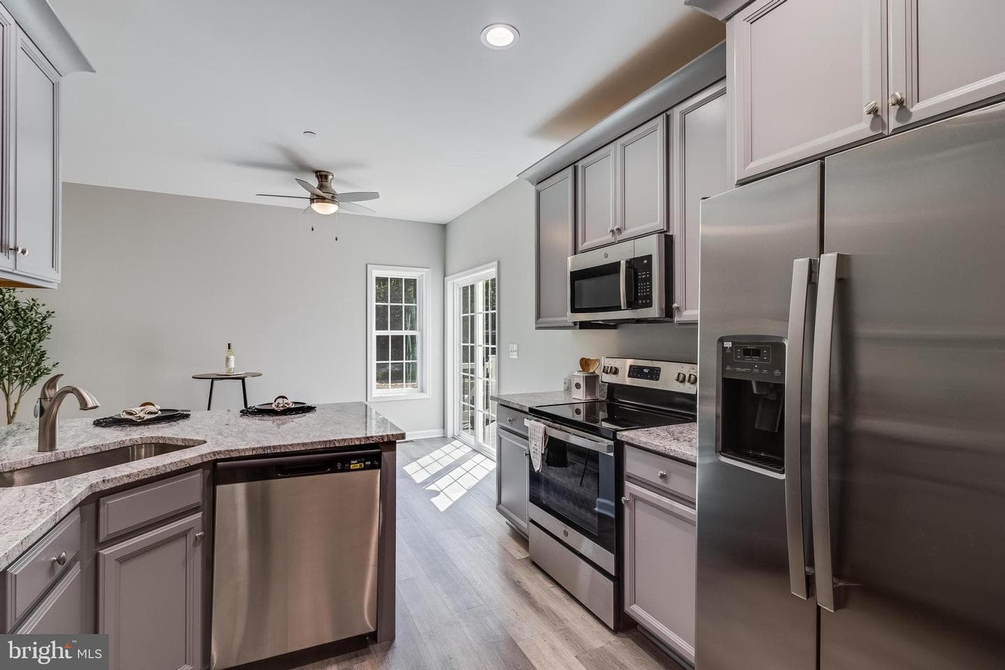 21183 Abell Road photo 6