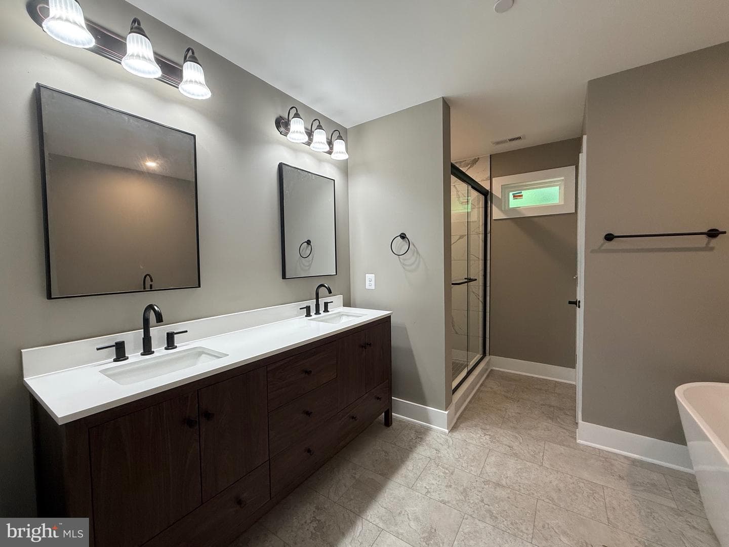 48236 Beachville photo 13