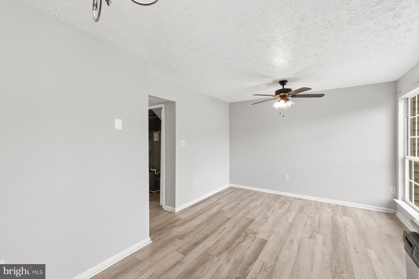 21421 Manon Way photo 11