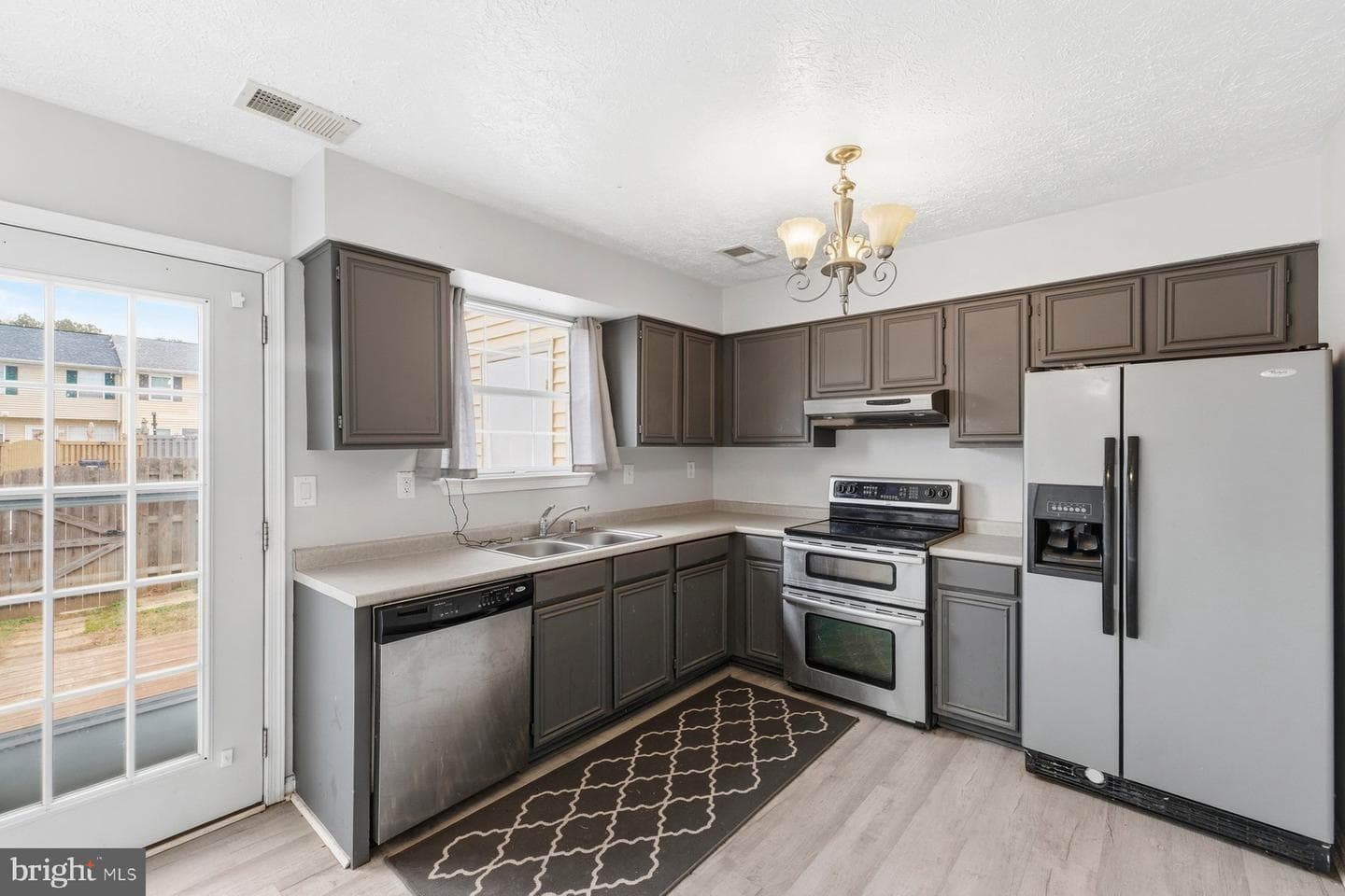 21421 Manon Way photo 5