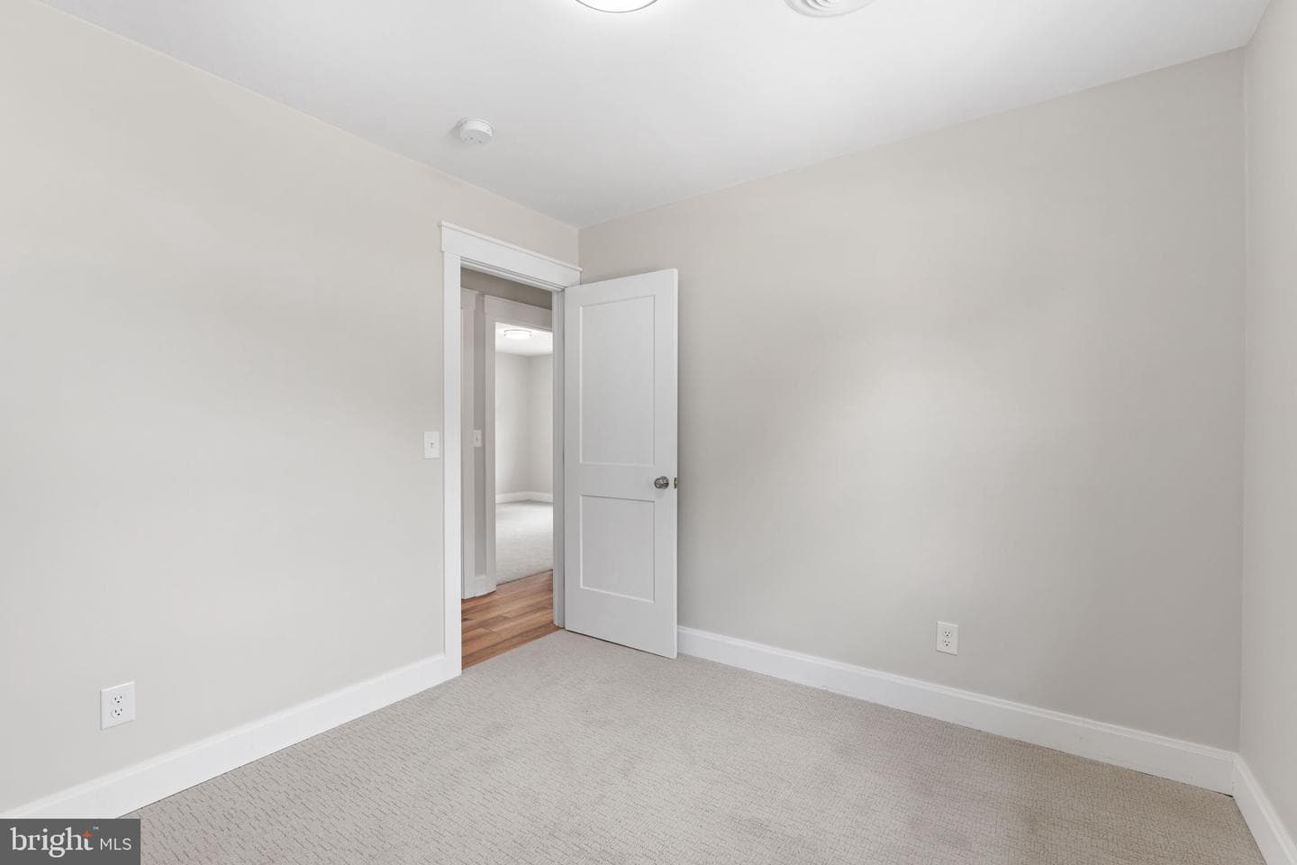 22393 Saint Clements Avenue photo 37