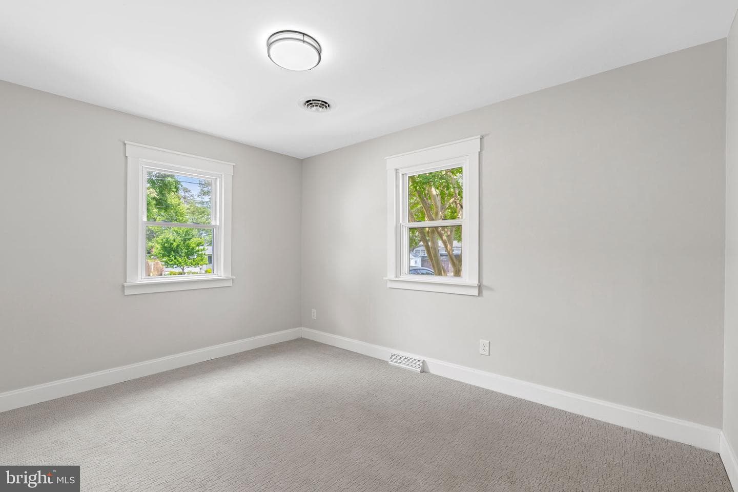 22393 Saint Clements Avenue photo 38
