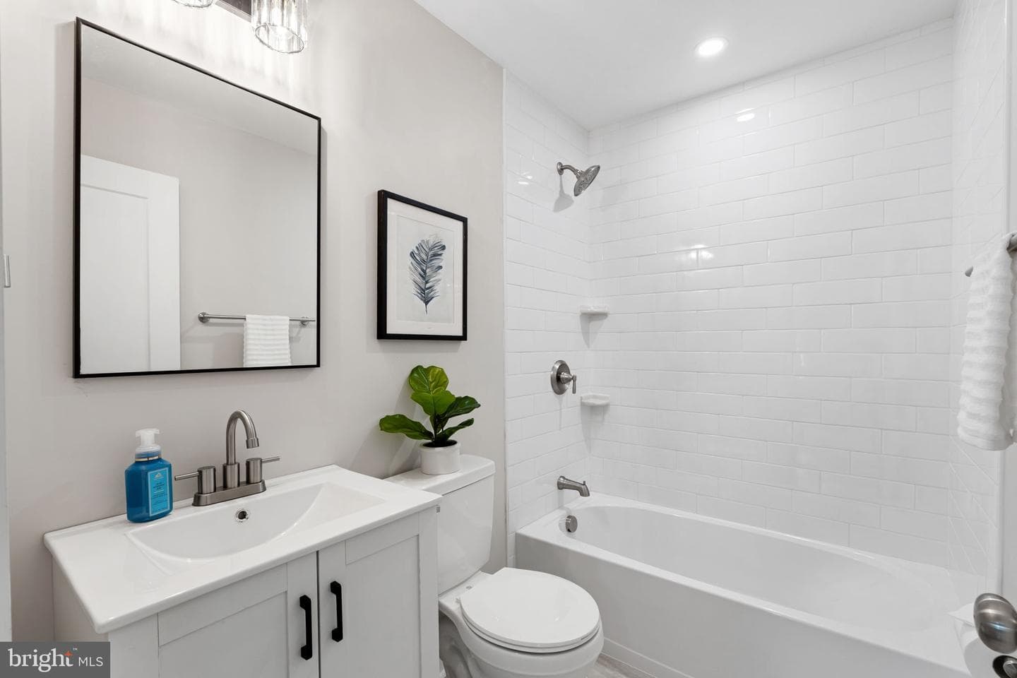 22393 Saint Clements Avenue photo 44
