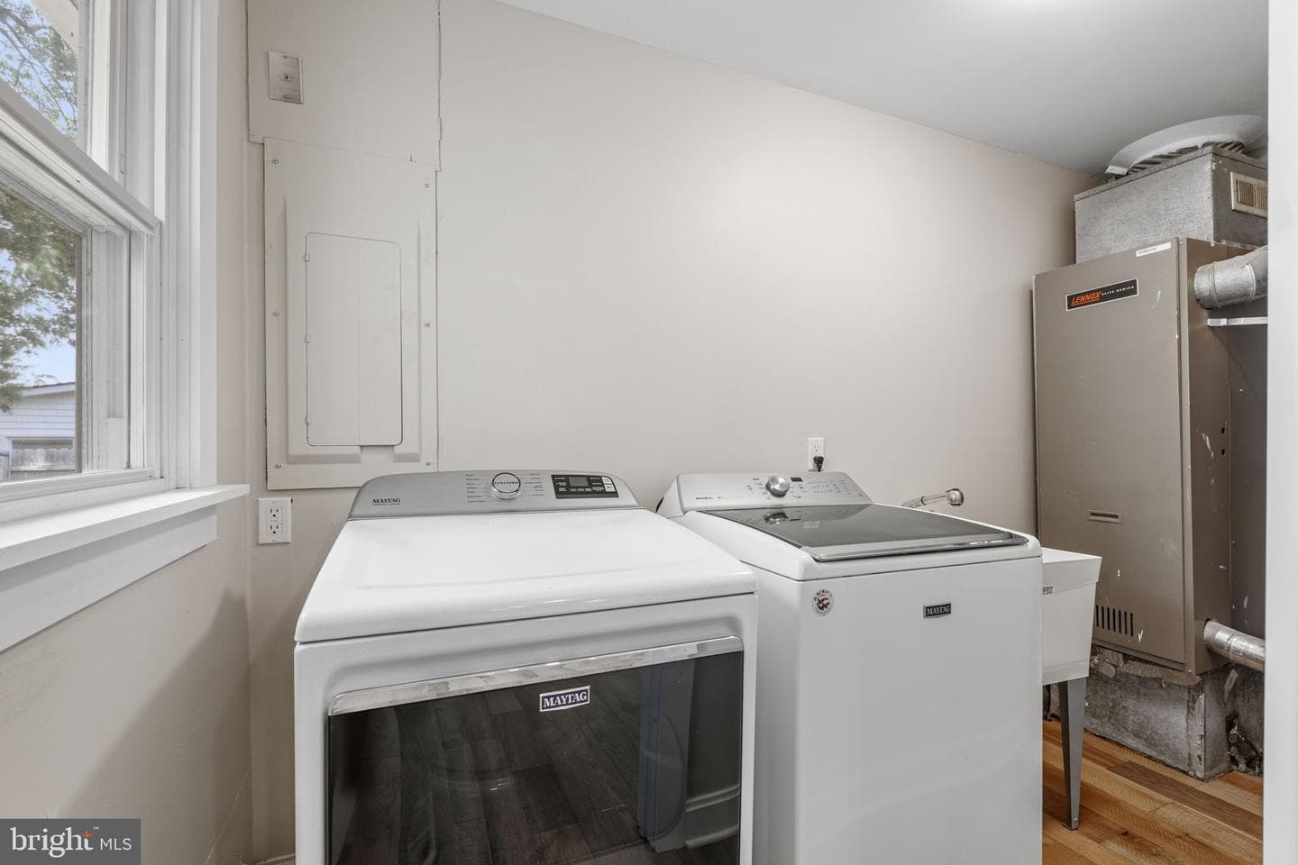 22393 Saint Clements Avenue photo 45