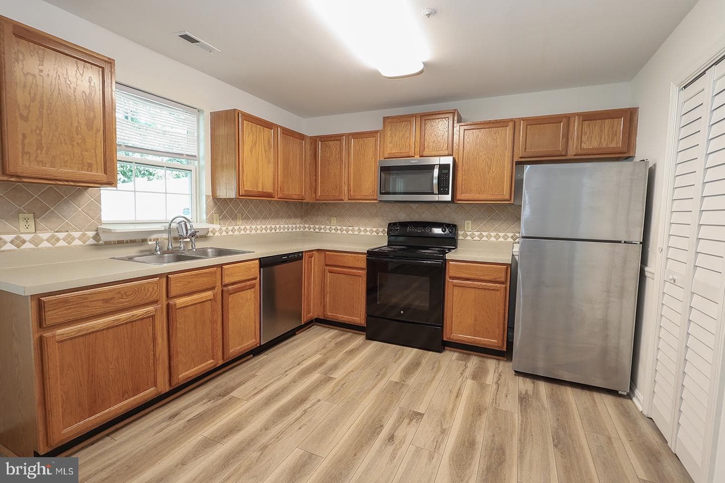 45820 Wolftrap Way photo 11
