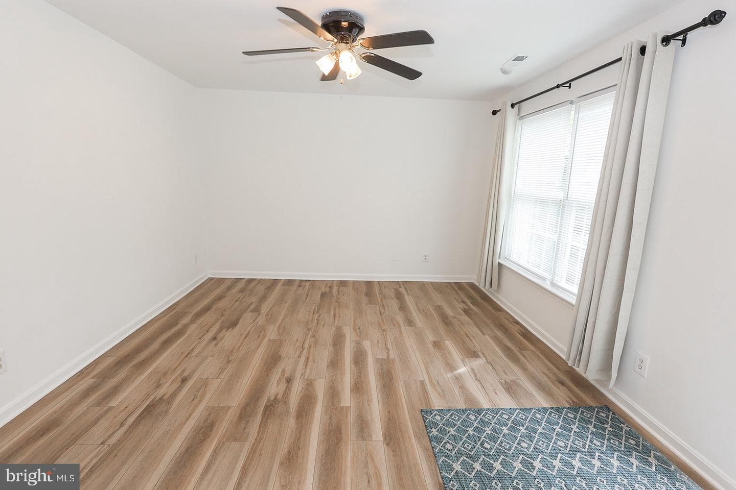 45820 Wolftrap Way photo 3