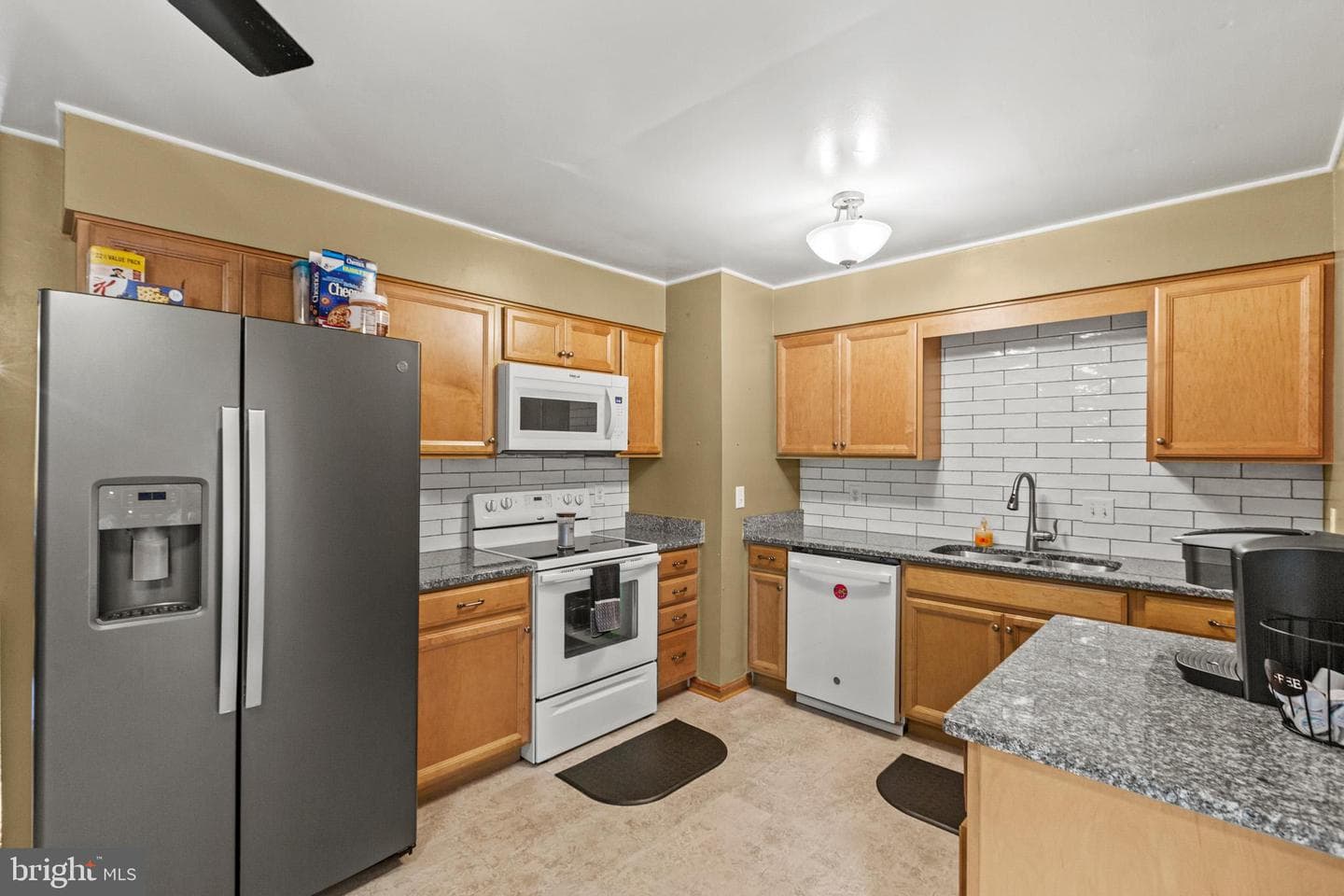 21625 America Street photo 3