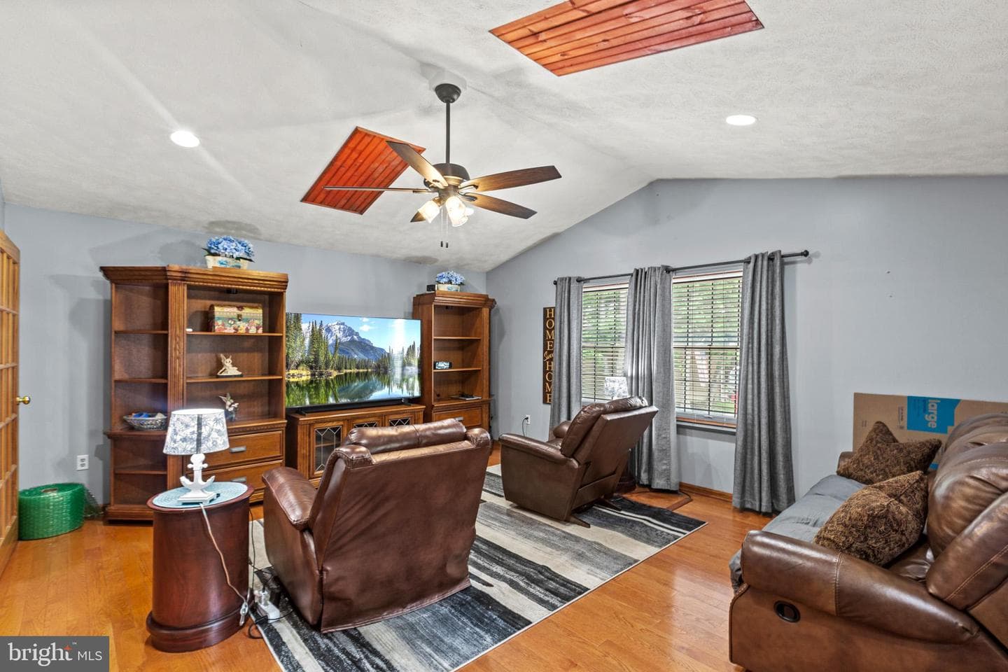 21625 America Street photo 8