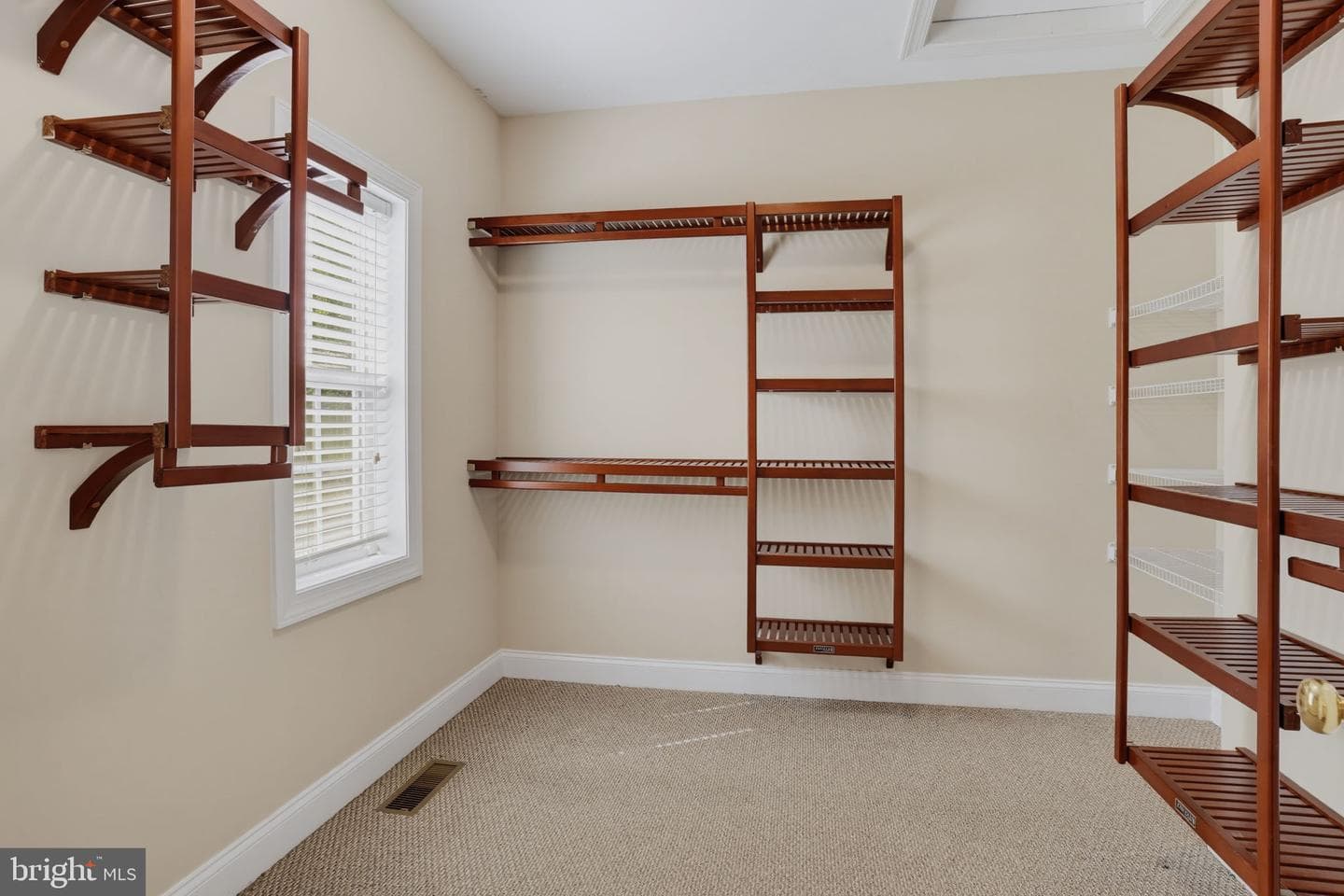 22835 Chestnut Road photo 17