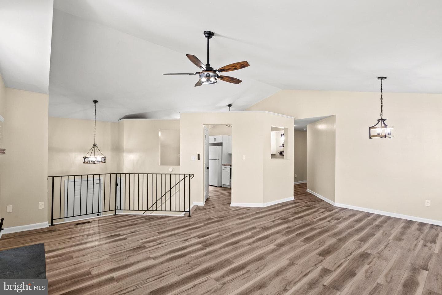 20859 Sandstone Street photo 3