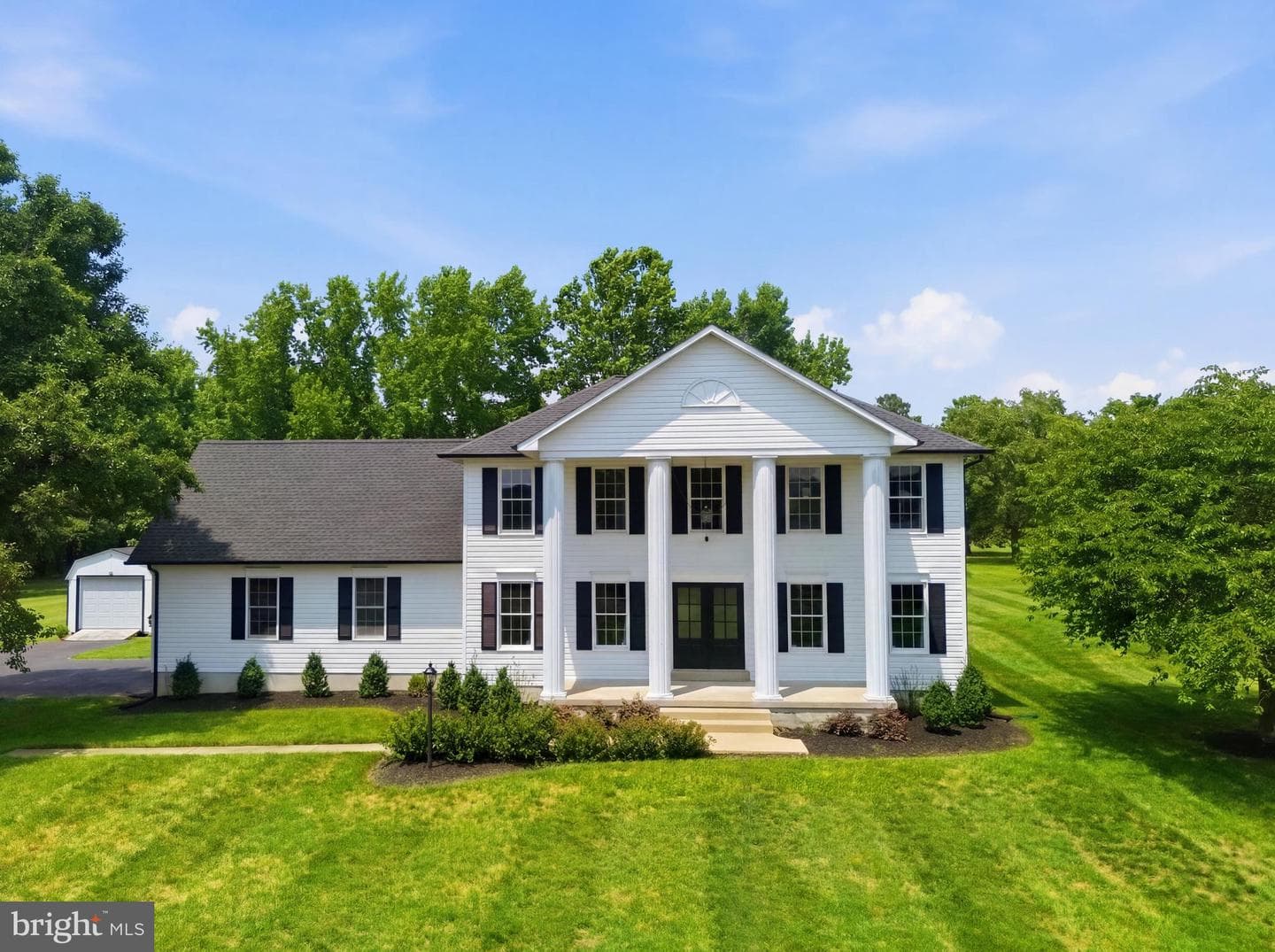 20665 Golden Thompson Road, Avenue