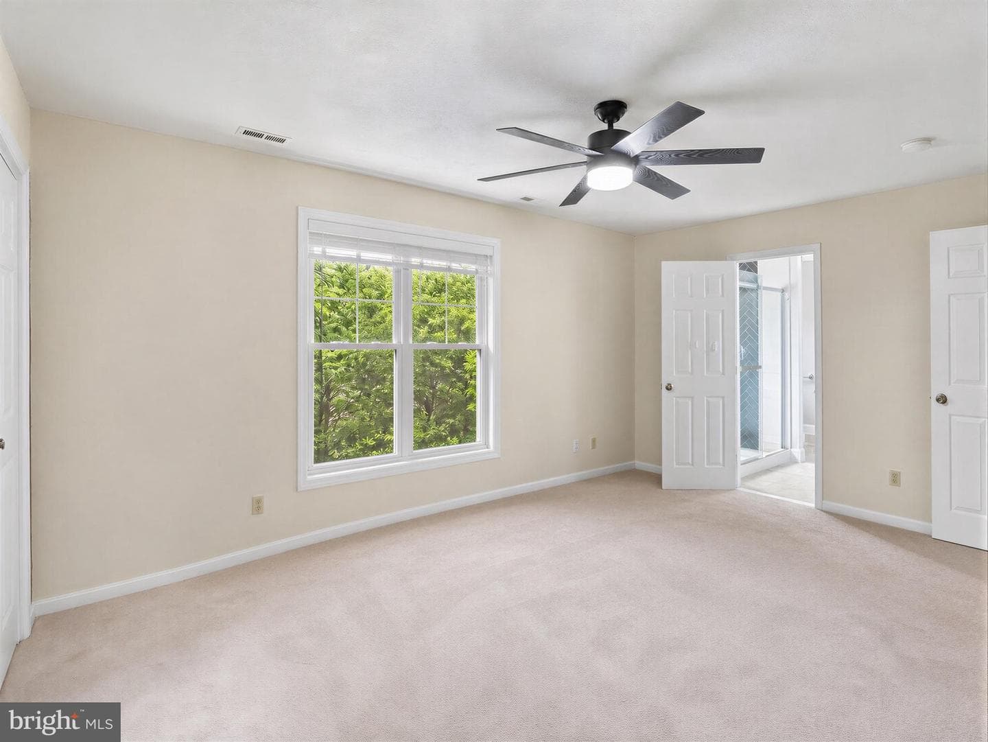 22393 Deerpath Court photo 32