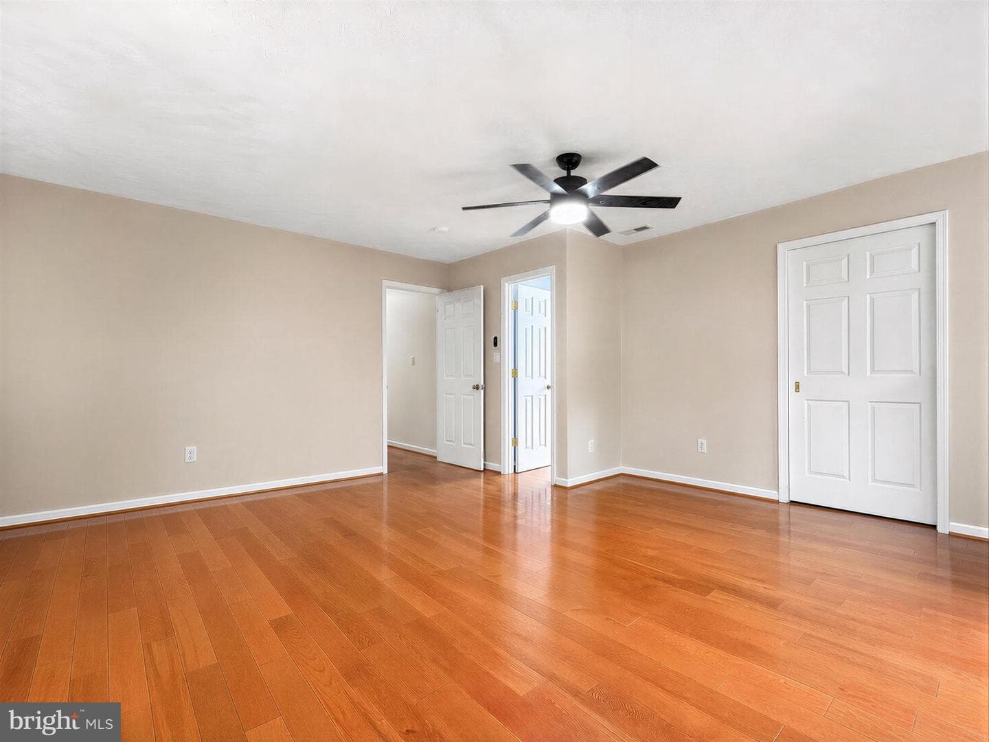 22393 Deerpath Court photo 8