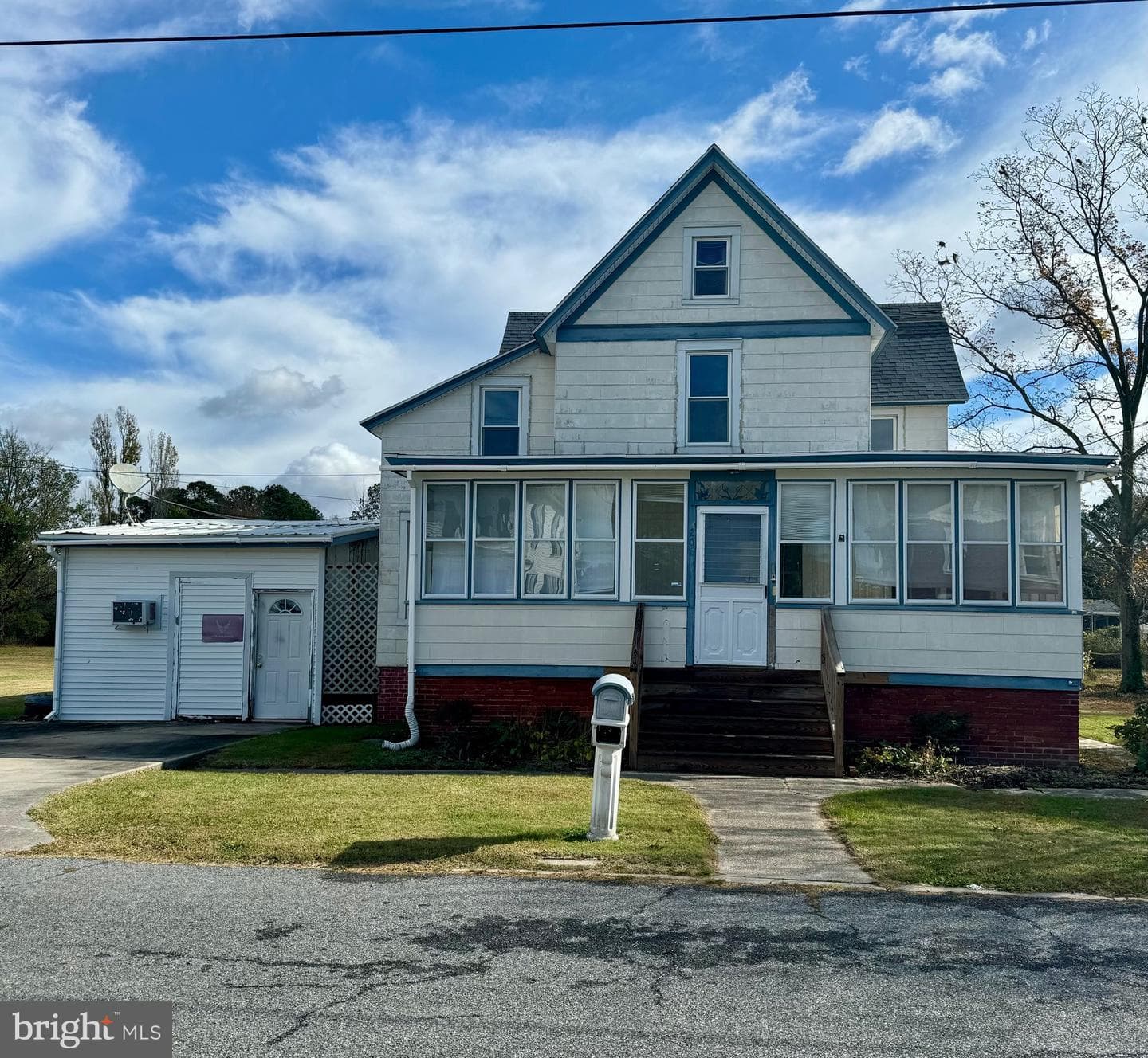 206 Laird Avenue photo 38