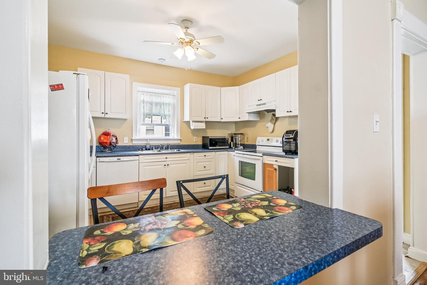 16 Columbia Avenue photo 15