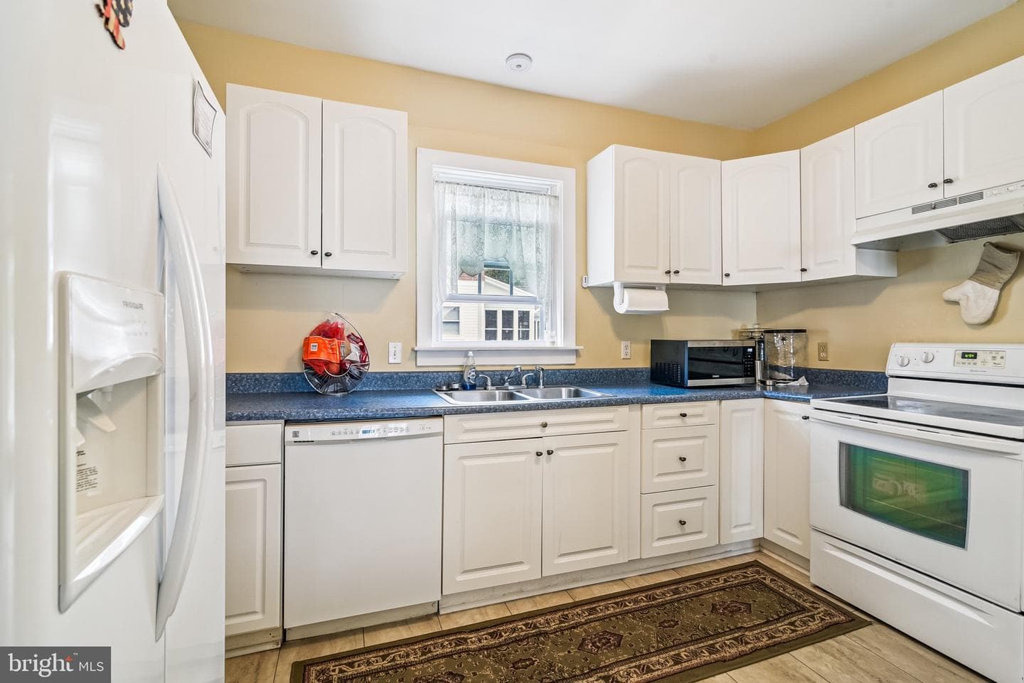 16 Columbia Avenue photo 17