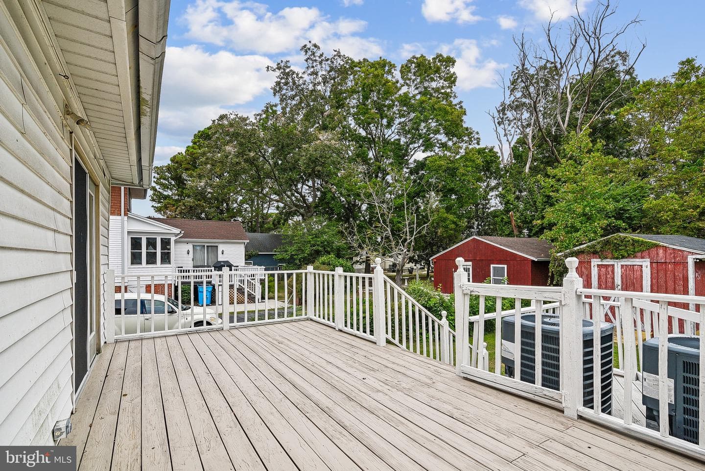 16 Columbia Avenue photo 32