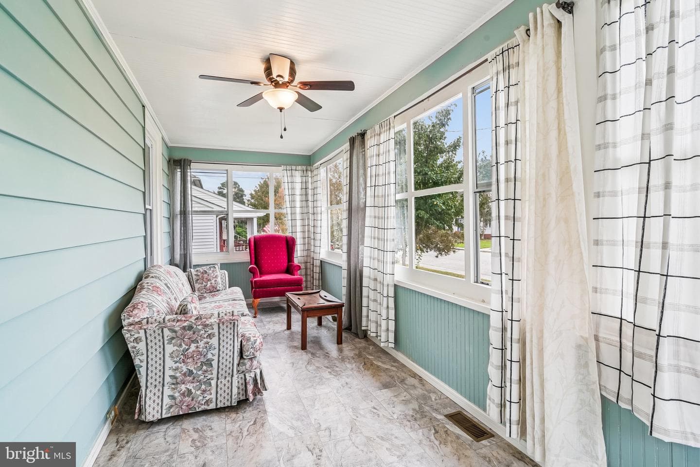 16 Columbia Avenue photo 4