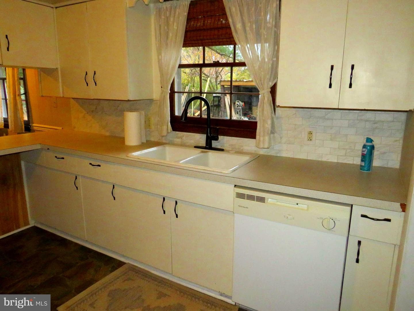 26419 Minden Avenue photo 9