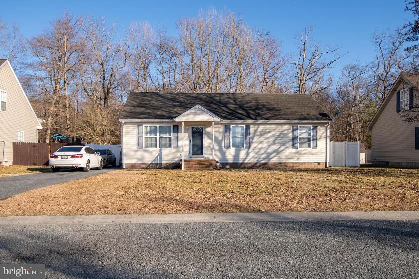 15 Heron Way photo 2