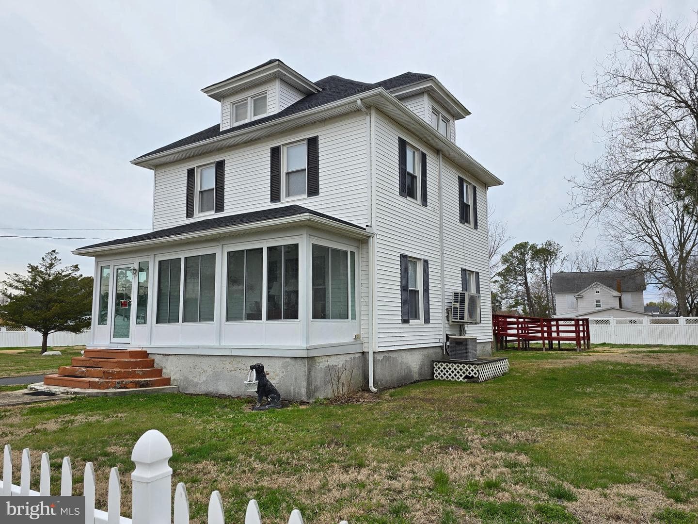 205 Myrtle Street photo 5