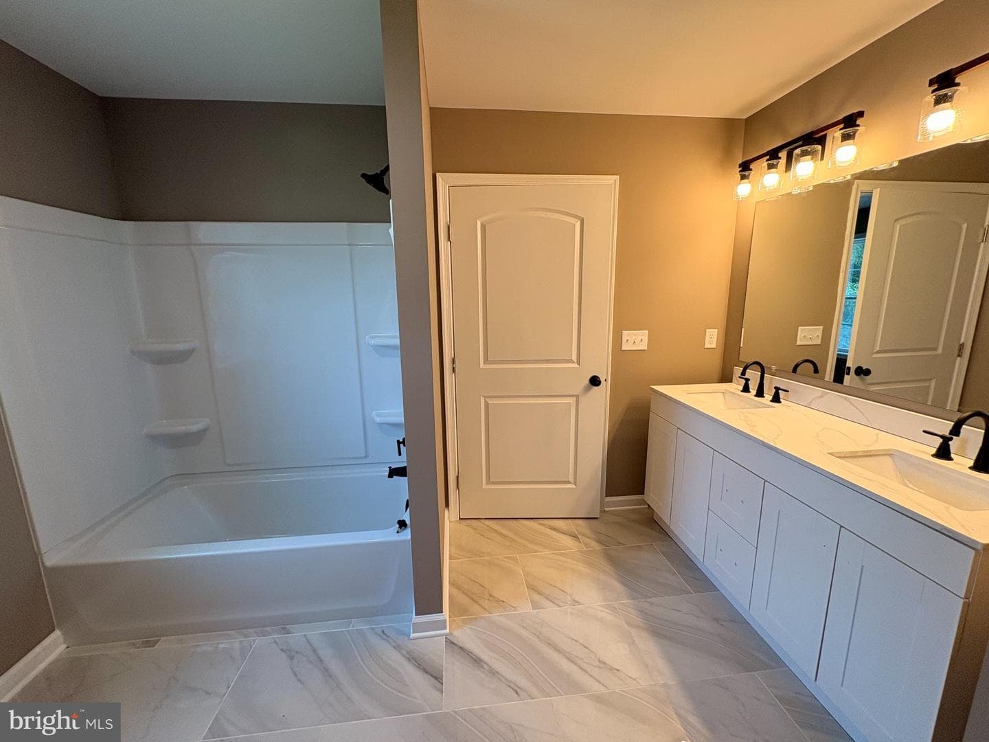 6 Heron Way photo 17